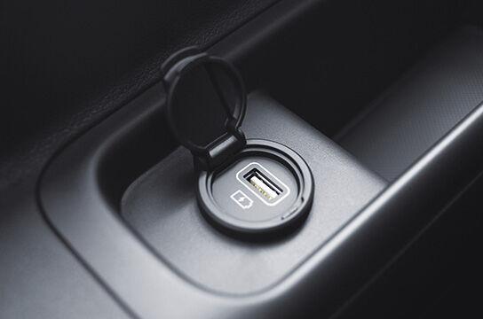Bütün oturacaqlarda USB girişləri